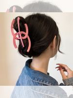 [Fast delivery] Sweet and cool girl pink hair clip with large hair volume and back of the head dish hair shark clip 2023 new hair clip hair accessories