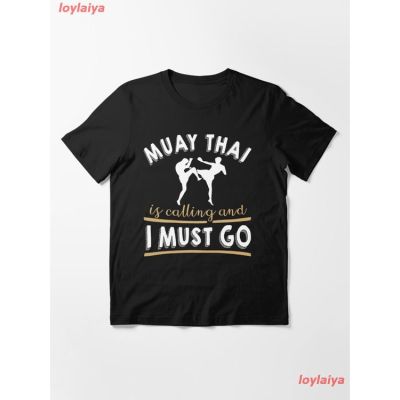 loylaiya Thailand ประเทศไทย มวยไทย เสื้อพิมพ์ลาย Muay Thai Is Calling And I Must Go Essential T-Shirt เสื้อยืดผู้หญิง เส