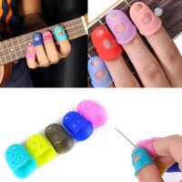 1 Pcs กีตาร์ Fingertip Protector Finger Cots กีตาร์ซิลิโคนกันลื่น Finger Guard Ukulele String กด Anti-Pain Finger Cap