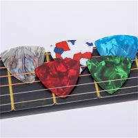 4Pcs สามเหลี่ยมอะคูสติกกีตาร์ไฟฟ้า Pick Celluloid 0.71มม. 4x Picks และ Pick Holder Sturdy Smooth Picks กีตาร์อุปกรณ์เสริม