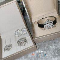 【lz】✻♙  Versa-Elegante Camélia Open Ring Set Socialite Rose Feminino Premium Sense Nicho Pulseira De Couro