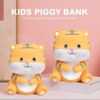 Kids Piggy Bank น่ารัก Tiger เป็นมิตรกับสิ่งแวดล้อม Flowing Lines ภาพวาดมือ Rich Bright สี Coin Bank