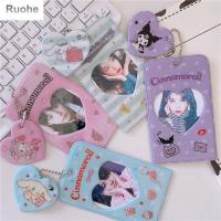 RUOHE เคสกันน้ำน่ารักรูปไอดอลใส่บัตรได้ Papan Nama เด็กมีจี้รูปหัวใจมีจี้ห้อยรูปหัวใจเคสป้องกันบัตรโดยสารที่วางอัลบั้มที่ใส่ป้ายกระเป๋าเก็บบัตร