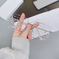 [COD] New trendy European and two-dimensional cospaly frame female ins sexy square hollow out decorative sunglasses