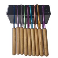 9Pcs 2.5-6.5mm Sewing Hand Crochet Hook Set Kit Wood Handle Needles Aluminum Crochet Hooks Set for Weaving Sewing Braid