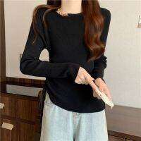 ? เสื้อไหมพรมคอกลม แขนยาว แต่งอะไหล่สีทอง ผ้าร่องเล็ก สินค้าพร้อมส่ง ( M5873 ) -C