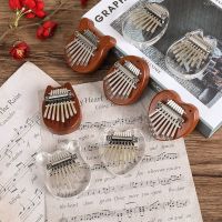 เปียโนนิ้วไม้เปียโน Kalimba Thumb ขนาดเล็ก8คีย์ทำจากไม้/อะคริลิคสำหรับเด็กผู้ใหญ่จี้รูปอุปกรณ์ดนตรีของขวัญแบบ Mbira