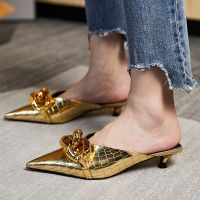 ⊕ 2022 New Brand Women Slipper Fashion Gold Chain Sandal Shoes Ladies Pointed Toe Slip on Mules Thin Low Heel Slides Womens Shoes