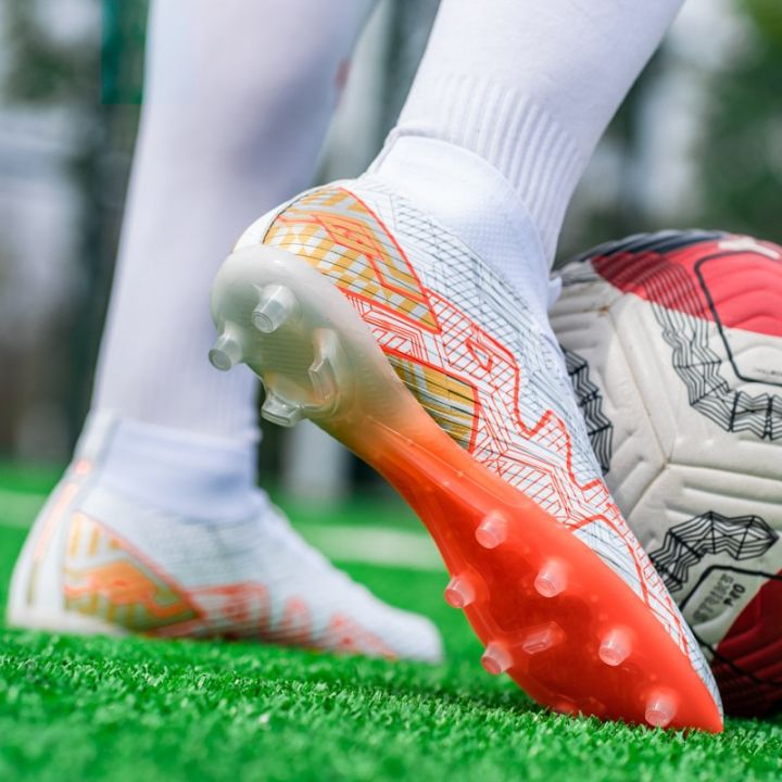 รองเท้าฟุตบอลแฟชั่นคุณภาพสูงสำหรับผู้ชายผู้หญิงรองเท้าฟุตซอลฟุตบอลมืออาชีพสตั๊ดยาว