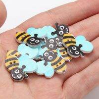 20pcs 20x22mm Lovely Bee 2Hole Button Animal Wood Buttons For Clothing Needlework Scrapbook Decoration Crafts Sewing Accessories Haberdashery