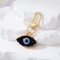 พวงกุญแจดอกไม้แห้งดอกเดซี่มือ Hamsa ตาชั่วร้ายสำหรับผู้ชายผู้หญิงดอกไม้ธรรมชาติจริงฟาติมากระเป๋าถือกล่องรถยนต์อุปกรณ์เสริมกุญแจพวงกุญแจ