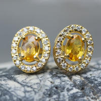 ต่างหูพลอยบุษราคัมน้ำทองบางกะจะ(Yellow Sapphire) เรือนเงินแท้ 92.5% ชุบทอง ล้อมด้วยเพชรCZ เกรดสวยพิเศษจากรัสเซีย