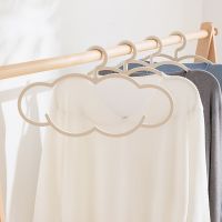 [COD] Nachuan plastic hangers 10 pieces of non-slip clothes drying racks wholesale creative cartoon cloud