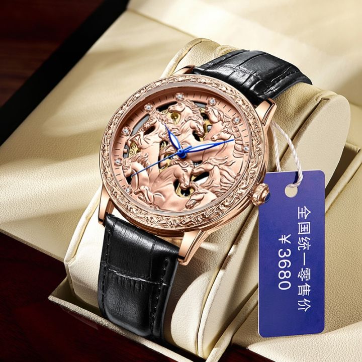 นาฬิกาข้อมือกลไกสุดสร้างสรรค์สำหรับผู้ชายเคสระดับไรน์สโตนลายโครงกระดูกควบม้าม้าเท่เคสของขวัญใหม่
