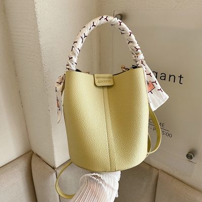 [COD] This years popular bag womens 2022 spring and summer new simple Messenger texture casual portable bucket