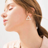 Miniglam Triangle Geometric Pearl Stud Earrings ต่างหูมุกเมทัลลิคสามเหลี่ยม