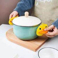 Cartoon LittleYellow Duck Anti scaldHandClipHousehold Microwave Kitchen Anti scald Glove Set BakingSilicone Insulation Hand Clip