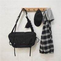 ✔✱☞ กระเป๋าสะพายไหล่ข้างเดียวของผู้ชายแบรนด์ Tide Tooling Bag นักเรียนสบาย ๆ Ins Harajuku Dead Fly Satchel Bag กระเป๋า Messenger อเนกประสงค์สำหรับผู้หญิง