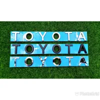 โลโก้อักษร (1ชิ้น) TOYOTA ขนาดตัวอัษร กว้าง3.5CM สูง4.0CM สำหรับติดฝากระโปรงหน้า,หลัง