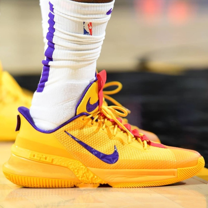 eindeloos barsten basketbal Nike Lebron Ambassador 13 Yellow Purple Basketball Shoes/Sneakers-Free  NBAsocks | Lazada PH