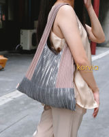 Korvia กระเป๋าผ้าพลีท Shine at midnight - Silver Pleated Bag