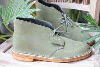 Clarks Original Dessert Boots green Sde Size 7UK , 41EU รองเท้าเชคโกทรงบู๊ทหุ้มข้อ หนังกลับ พื้นแยม   (สีเขียวใบไม้ Green leaf) สวยมาก เท่ห์มาก Unisex