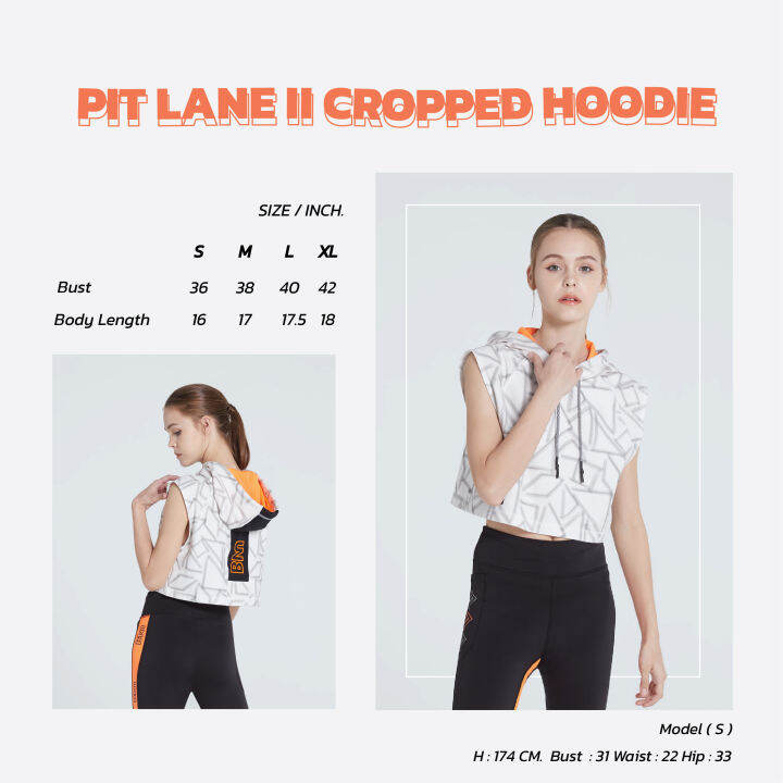 unbound-pit-lane-ii-cropped-top-เสื้อครอปมีฮู้ด-เสื้อเอวลอย-เสื้อฮู้ดแขนกุด-พิมพ์ลายตัดต่อด้านหลัง-ผ้ารีไชเคิลจากขวดพลาสติก