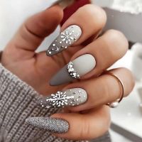 24pcs Christmas False Nails Rhinestone Glitter Snowflake Design Fake Winter Wearable Acrylic Full Cover Press on Nail Tips