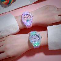 Jam Tangan LED สีลูกอมน่ารักไฟกะพริบสำหรับเด็กผู้หญิงนาฬิกาข้อมือใช้ได้ทั้งเพศชายและเพศหญิงแฟชั่นสำหรับเด็กดูเด็ก