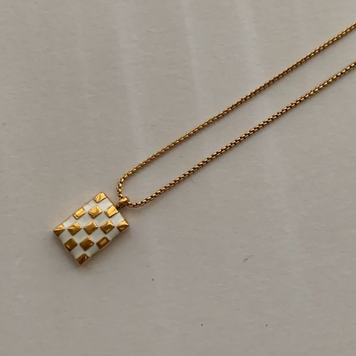 bemet-white-square-necklace