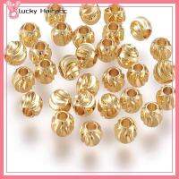 LUCKY HAIRACC 100 PCS ลูกฟูก ลูกปัดคั่นทอง ชุบทอง14K กลมเล็ก5มม. เม็ดกลมเล็กๆ ทำเครื่องประดับ DIY ทองเหลืองเบิ้ล ลูกปัดคั่นรอบ สร้อยคอสำหรับผู้หญิง