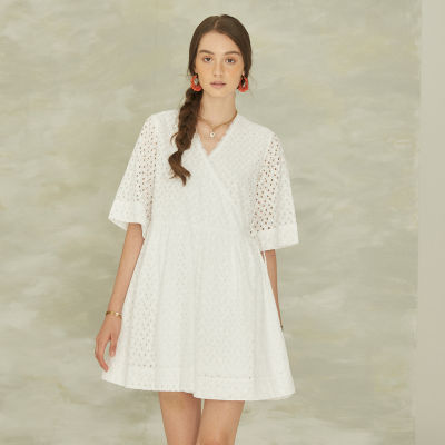 ( พร้อมส่ง ) NEW Perana : เดรสลูกไม้ Amy Mini Dress สีขาว Off-White ซับในสีขาว ( FreeSize)