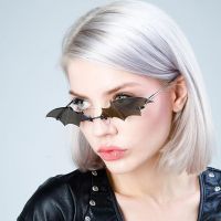 Kacamata Hitam Pria Tanpa Bingkai Fashion Kacamata Hitam Berbentuk Kelelawar Trendi Wanita Kacamata Hitam Vintage Pria Wanita Oculos De Sol Logam