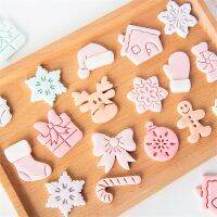 Mini Winter Christmas Cookie Cutter Set Hat Holly Deer Snowflake Bowknot Fondant Stamp Handmade Earrings Clay Cutter Mold Bread Cake  Cookie Accessori