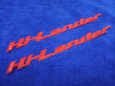 AD.โลโก้ Hi- Lander สีแดง 2×25cm (D-MAX 2003-2011) แพ็คคู่ 2ชิ้น