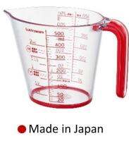 ถ้วยตวง Lustroware Made in Japan รุ่น K-1558R ขนาด 500ml. ผลิต/นำเข้าจากญี่ปุ่น พลาสติกคุณภาพสูง BPA Free รองรับอุณหภูมิ-30 ถึง100˚C หูจับและฐานรองหุ้มยาง Elastomer จับกระชับ กันลื่น เก็บในช่อง Freezer ได้ เข้าไมโครเวฟได้