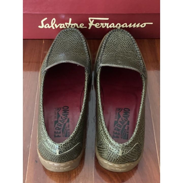 salvatore-ferragamo-รองเท้าผู้หญิง-หนังงู-สีเขียว-size-us-6