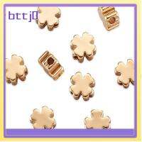 BTTJ0 50Pcs 52.5มม. ลูกปัดคั่นใบโคลเวอร์สี่ใบ ทองเหลืองเบิ้ล ทองสีทอง ลูกปัดโคลเวอร์โลหะ เป็นมิตรกับสิ่งแวดล้อม ลูกปัดชาร์มโลหะลายดอกไม้เล็กๆ สาวๆ