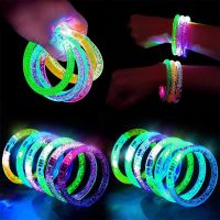 [สุ่มสี] สร้อยข้อมือเรืองแสง ของเล่นเรืองแสง เรืองแสงในที่มืด กําไลข้อมือ LED สว่างขึ้น เทศกาล บ้าน งานแต่งงาน ปาร์ตี้ 5211033∏☈☃