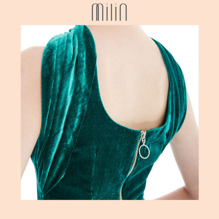 milin-draped-panel-detailing-at-scoop-neckline-with-velvet-top-เสื้อคอทรงโค้งผ้ากำมะหยี่ทรงเข้ารูปพอดีตัวตกแต่งดีเทลชิ้นคอแบบจับจีบ-zealous-top