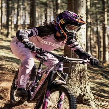 MTB Girl Fox Racing  Biking outfit, Mountain biking women, Mtb girl