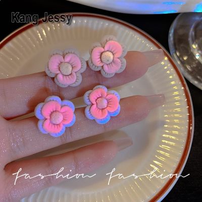 Kang Jessy ต่างหูดอกไม้สีชมพู flocking ต่างหูสำหรับผู้หญิงสไตล์ญี่ปุ่นและเกาหลีแบบใหม่ฤดูใบไม้ร่วงและฤดูหนาวสวยหวานและน่ารัก 925 เข็มเงิน