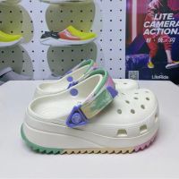 ۩รองเท้าแตะ Crocs พื้นหนา แต่งรูกลวง เหมาะกับเดินชายหาด สําหรับผู้ชาย และผู้หญิง 206772 รองเท้าแตะ