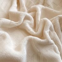 [COD] Class A solid baby milk velvet four-piece set autumn and winter thickened carved bed sheet quilt