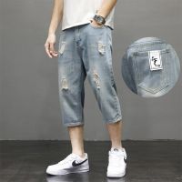 ตัวครอปกางเกงขายาวหลวม Celana Pendek Denim ของผู้ชายแบบบางสำหรับฤดูร้อนทันสมัยขอทานกางเกงสไตล์เกาหลีกลางขาด