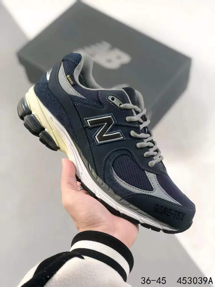 Sneakers_New Balance_NB_ black 2002 series ML2002R inherits the classic running  shoe profile Upper scrub leather ABZORB