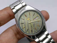 นาฬิกา Vintage มือสองญี่ปุ่น Seiko 5 Five ระบบ Automatic Day Date 6309 7200 ผู้ชาย ทรงกลม กรอบเงิน หน้าลายเทา หน้าปัด 36มม. สายสแตนเลสใช้งานได้ปกติ สภาพดี ของแท้ ไม่กันน้ำ