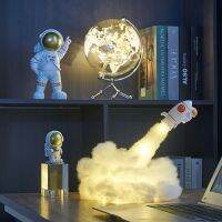 Astronauta Clouds Statue Kawaii Desk Accessories Bookshelves Room Childrens Desktop Decoration