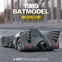 1/18 1989 Batmobile รถ Diecast Qiyi ไฟและเสียงของเล่นรุ่นอัลลอยสังกะสีรถยนต์สะสมล้อร้อนของเล่นของเล่นดึงกลับสำหรับเด็กผู้ชายอายุ3ปีขึ้นไป