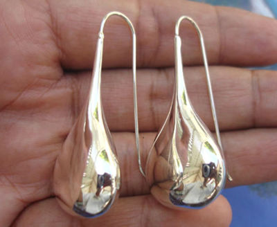 Thai design earrings sterling silver สวยเด่น สดุดตา หยดน้ำ น่ารักสวยของฝากที่มีคุณค่า ของขวัญชาวต่างชาติชอบมากเท่